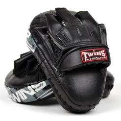 Twins PML-10 Deluxe Curved Focus Mitts Black -Knockout Shop twins pml 10 deluxe curved focus mitts black 496600